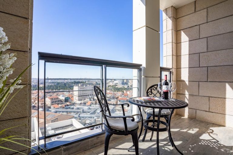 J TOWER / CITY CENTER / 8 BEDS / Yafo 105