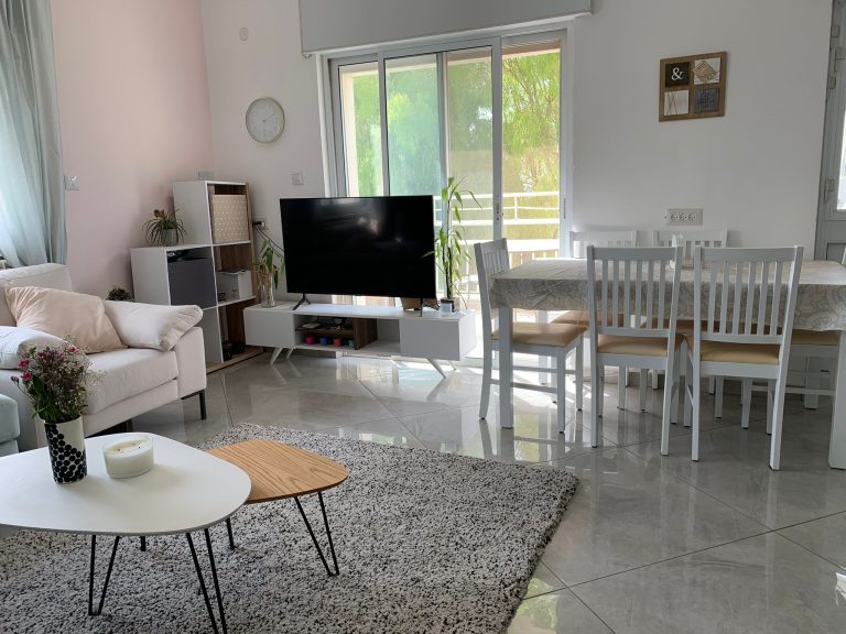 BEAUTIFUL BUILDING / 3 BEDROOMS / FURNISHED / Harlap St