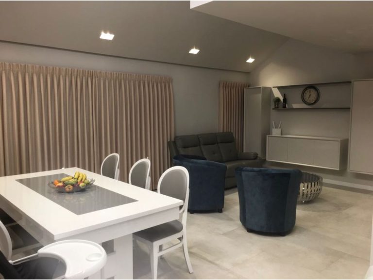 LUXURY APARTMENT / FULLY FURNISHED / SUKKAH /  ELEVATOR / USSISHKIN