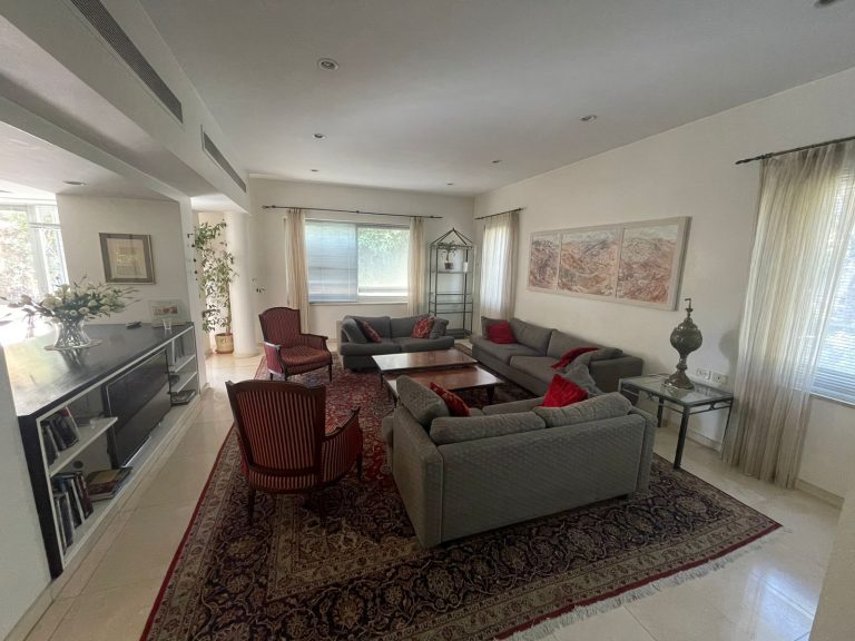 BEAUTIFUL APARTMENT / FULLY FURNISHED / APARTMENT / STORAGE / SUKKAH / PARKING