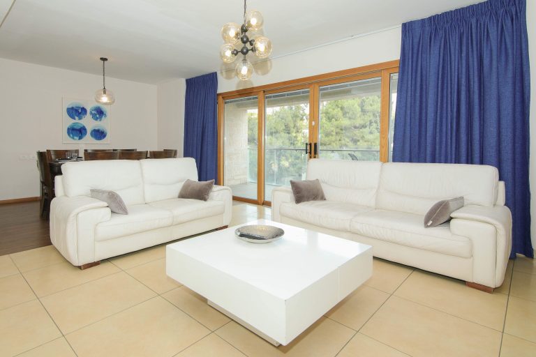 SPACIOUS KING DAVID RESIDENCE APARTMENT - 16, King David Street, Apartment 205