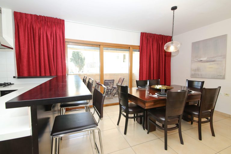 ELEGANT KING DAVID RESIDENCE APARTMENT - 16, King David Street, Apartment 203