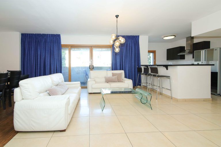 ELEGANT KING DAVID RESIDENCE APARTMENT - 16, King David Street, Apartment 202