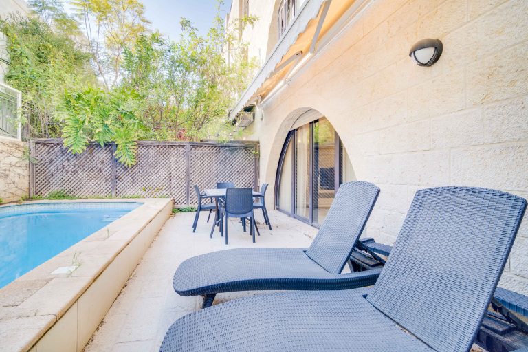 UNIQUE GROUND-FLOOR / SWIMING POOL / LUXURY IN KFAR DAVID (DAVID'S VILLAGE)