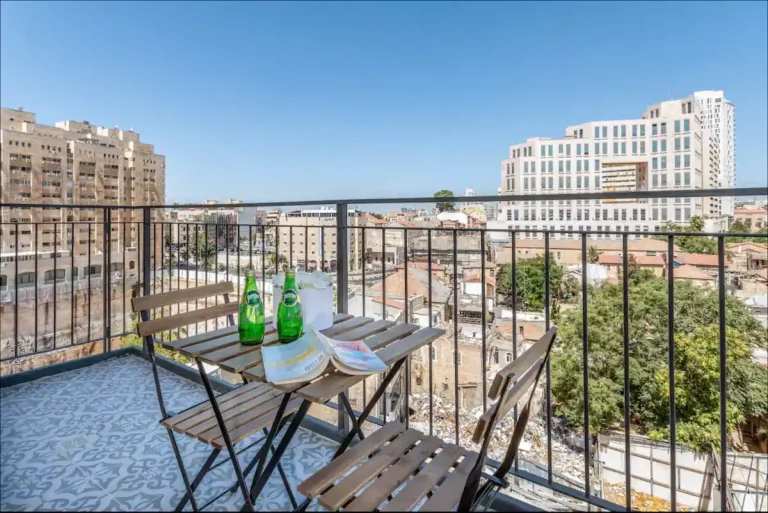 CITY CENTER APARTMENT / 2 ROOMS / A/C / BALCONY / ELEVATOR / FULLY FURNISHED / AVAILABLE NOW!
