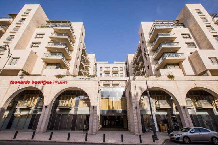 LUXURIOUS HANEVIIM COURT - MOUNBAZ 3