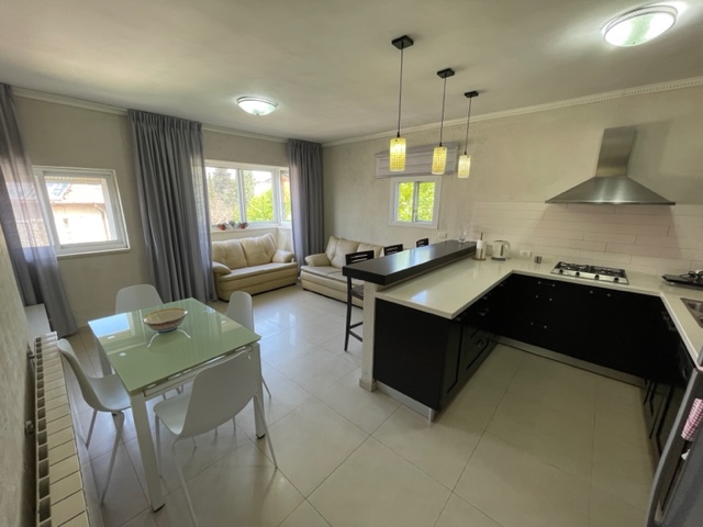 BEAUTIFUL APARTMENT / FULLY FURNISHED / PRIVATE PARKING AVAILABLE / IMMEDIATE MOVE-IN