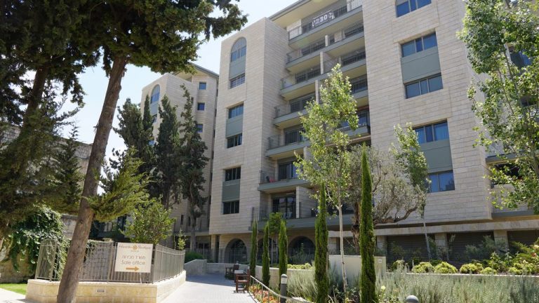 BEAUTIFUL APARTMENT - HANEVIIM SERENITY / 3 ROOMS / FULLY FURNISHED / BALCONY & ELEVATOR