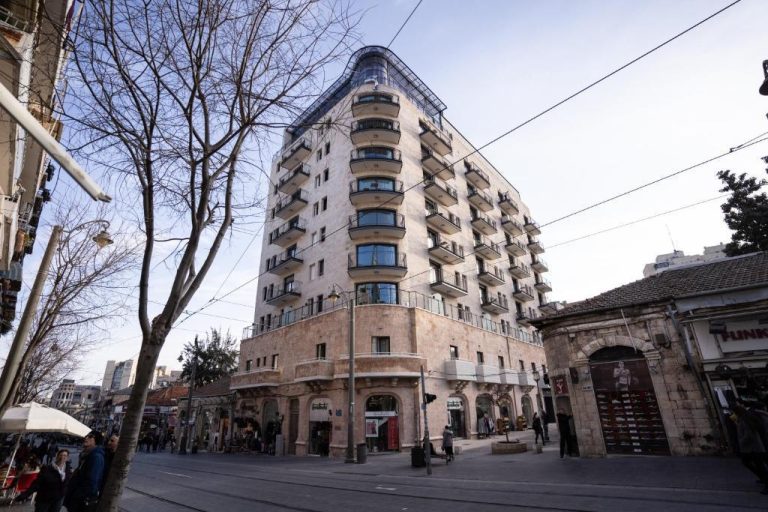 CITY CENTER APARTMENT / A/C / BALCONY / ELEVATOR / FULLY FURNISHED / PRIME LOCATION
