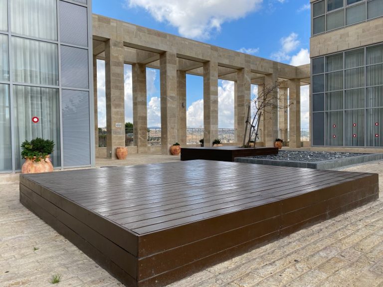 ARNONA APARTMENT / 13TH FLOOR / SPECTACULAR VIEWS / PARKING & STORAGE / GYM & ELEVATOR / 102 SQM