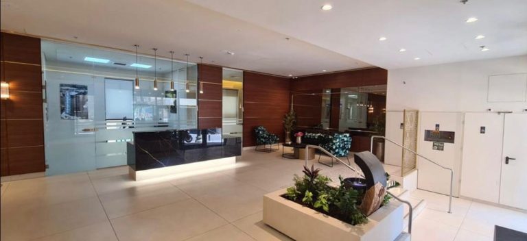 CITY CENTER GEM / NEW BUILDING / 2 ROOMS / BALCONY / GYM / AVAILABLE NOW!