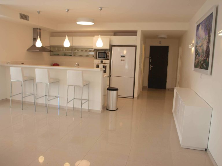 CITY CENTER LUXURY RENTAL / HARAV KOOK 7 / 2 BEDROOMS / FULLY FURNISHED / 121 SQM