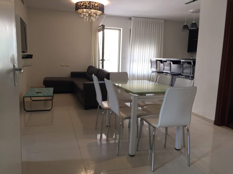 CITY CENTER RENTAL / KIKAR HAMUSICA / HUGE SUCCAH TERRACE / GREAT LIGHT / ELEVATOR