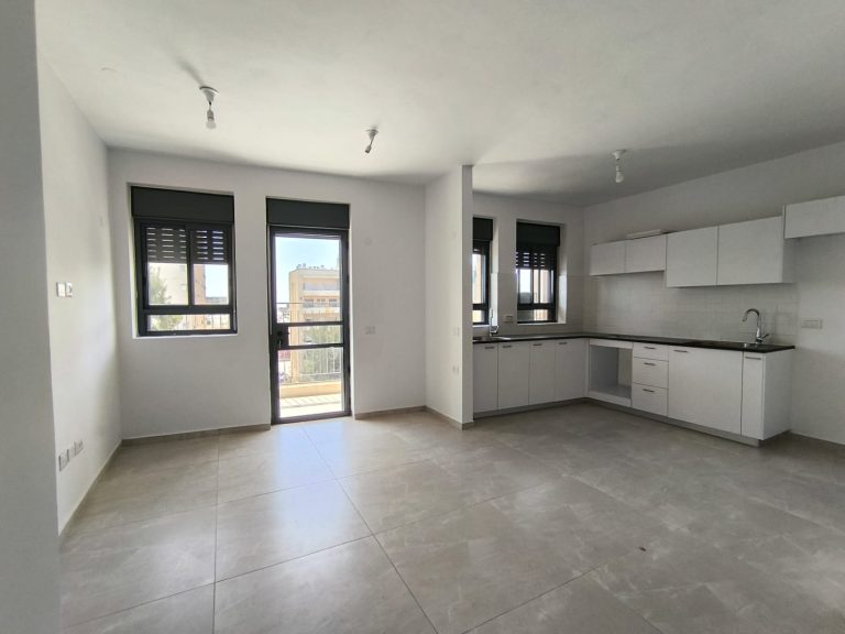 BRAND NEW BUILDING / BALCONY / UNDERFLOOR HEATING / A/C / PARKING / STORAGE