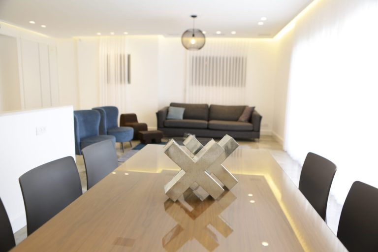 FOR RENT IN REHAVIA / SHAAREI CHESSED / LUXURIOUS APARTMENT / ELEVATOR / PARKING