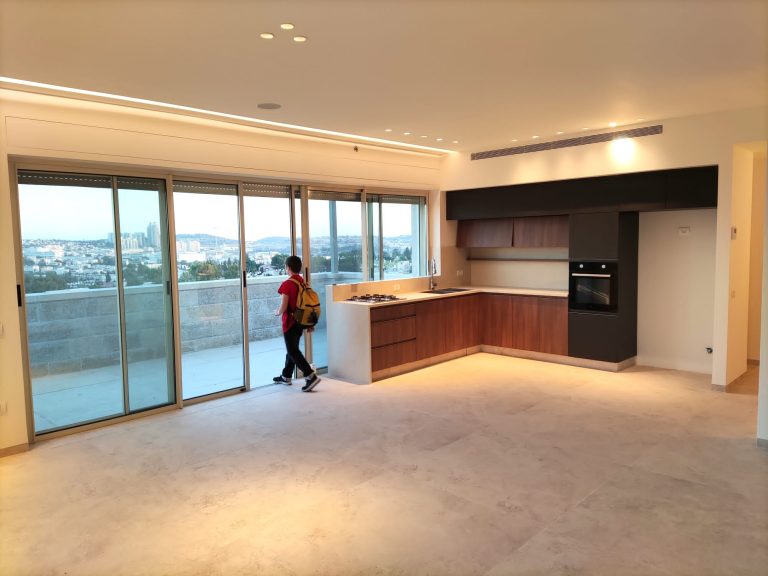 FOR RENT IN GERMAN COLONY / BRAND NEW / ELEVATOR / HUGE BALCONY
