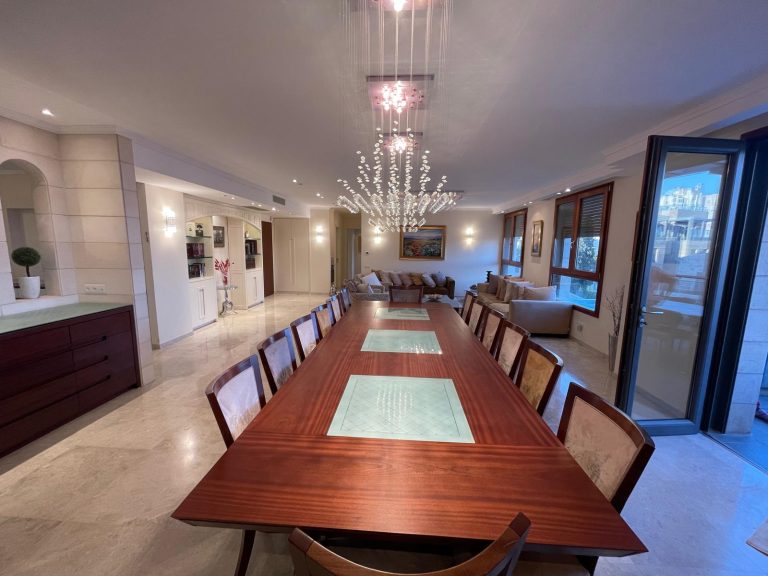 BEAUTIFUL APARTMENT / LUXURY LIVING / SPACIOUS WITH TWO MASTER BEDROOMS